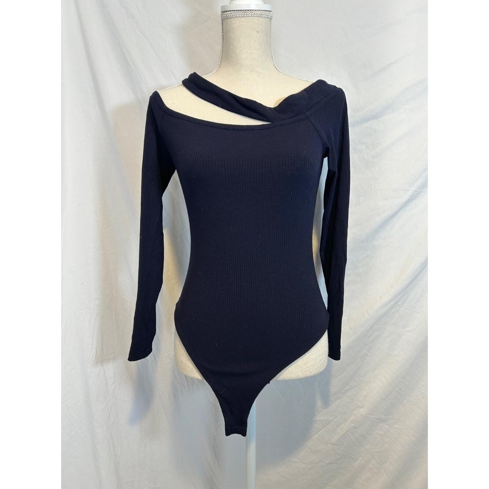 H:ours Revolve Zyra Cutout Off shoulder Top Medium